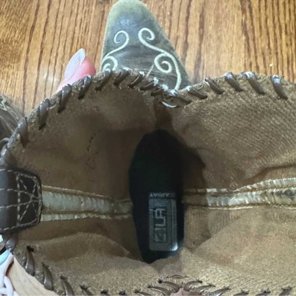 Ariat Tan and Brown Western Boots